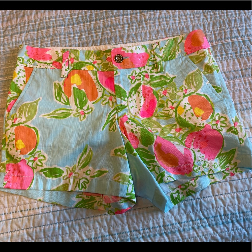 Lilly Pulitzer 5" BUTTERCUP SCALLOP HEM SHORT
in Nice Ink, Size 10, EUC